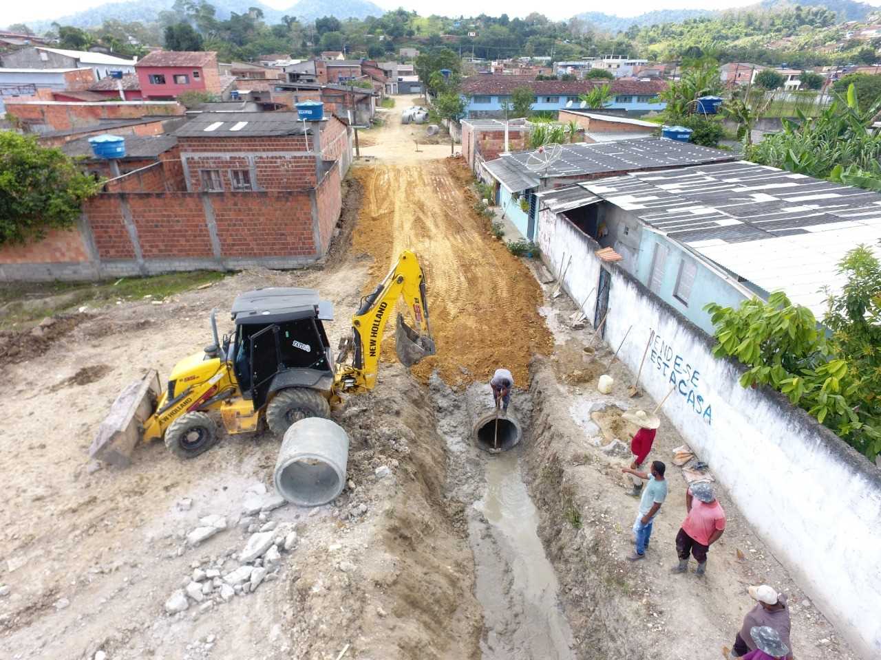 Camacã: Prefeitura realiza Serviço de esgotamento sanitário na Portelinha em São João do Panelinha com recursos próprios